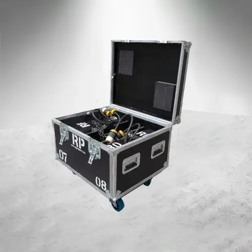 Case para resguardo de dos motores de media tonelada, CM Lodestar abierto