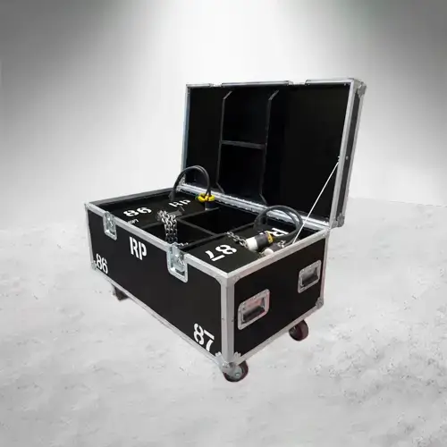 Case para resguardo de dos motores de una tonelada, CM Lodestar abierto