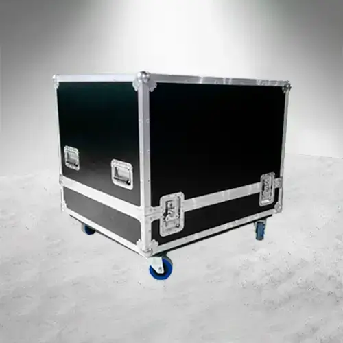 Case para subwoofer con interior de foami precortado a medida, fabricado en triplay de 12 mm con ruedas o resbalones para estabilidad, ideal para transporte seguro y resguardo del equipo cerrado