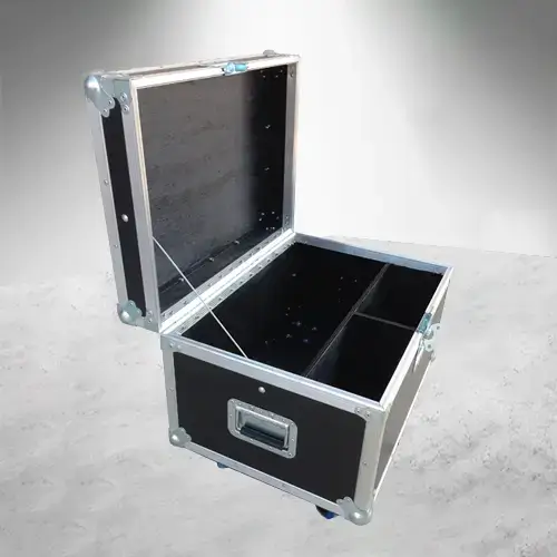 Case Tools para resguardo de tornillos y herramientas, fabricado en triplay de 12 mm con foami a medida y ruedas de uso rudo de 1 x 1-1/2 pulgadas, ideal para transporte seguro y almacenamiento organizado abierto