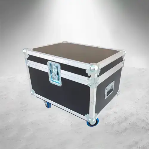 Case Tools para resguardo de tornillos y herramientas, fabricado en triplay de 12 mm con foami a medida y ruedas de uso rudo de 1 x 1-1/2 pulgadas, ideal para transporte seguro y almacenamiento organizado cerrado