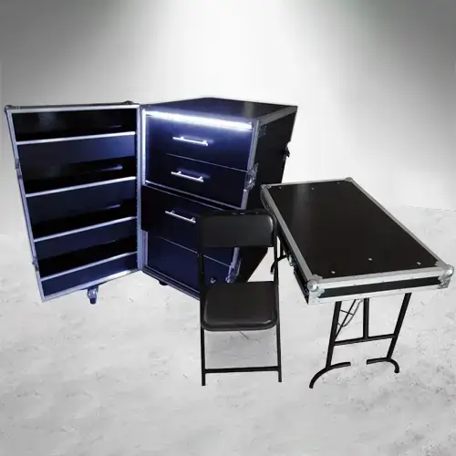 Working Case Custom con 4 compartimentos internos, tapa superior abatible con 5 compartimentos en la puerta, tapa trasera desmontable con espacio para silla plegable, fabricado en triplay de 12 mm con ruedas de uso rudo abierto