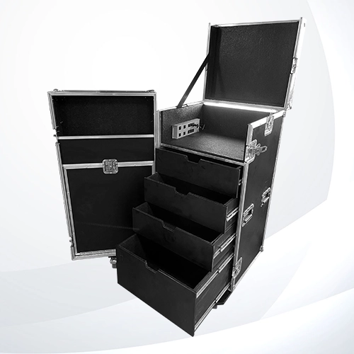 Working Case Premium fabricado en triplay de 12 mm con cajones, tapa superior abatible, tapa abatible con espacio para accesorios y puerta interior tipo escotilla, ruedas de uso rudo, iluminación LED opcional y fuente de alimentación con supresor de picos abierto